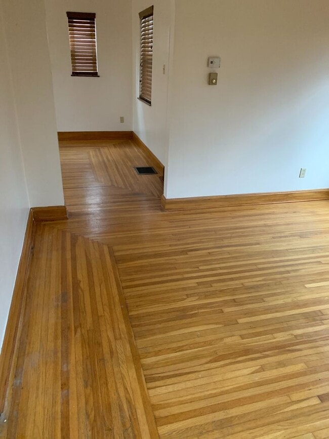 Building Photo - Lovely Two Bedroom Home on a Quiet Street