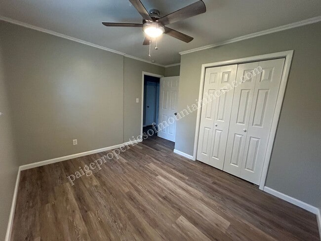 Building Photo - Stunning 4-bedroom, 2-bath Home with Attached Garage