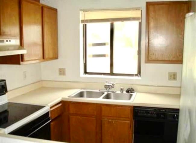 Building Photo - 452 Larkwood Dr