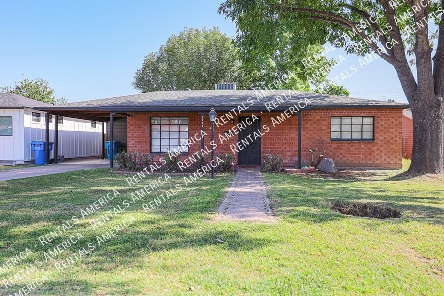 Building Photo - 2911 E Flower St