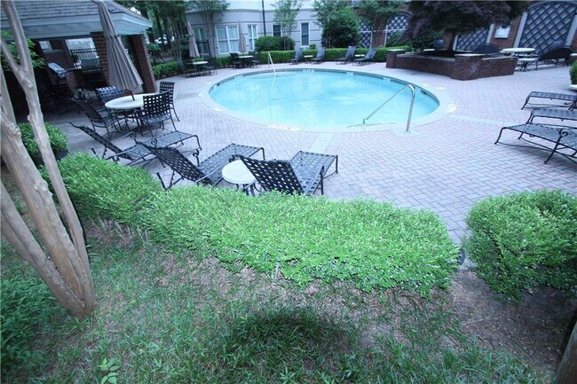 Building Photo - 11 Perimeter Center E