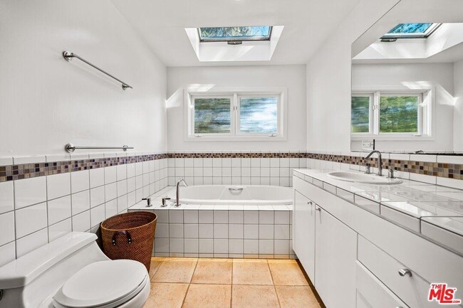 Building Photo - 28952 Selfridge Dr