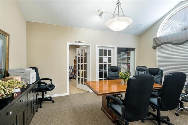 Building Photo - 2601 Marsh Ln