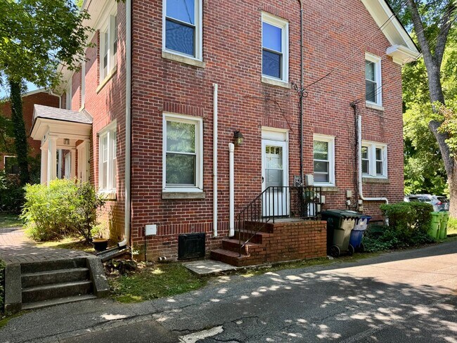 Building Photo - 123 Brooks Ave