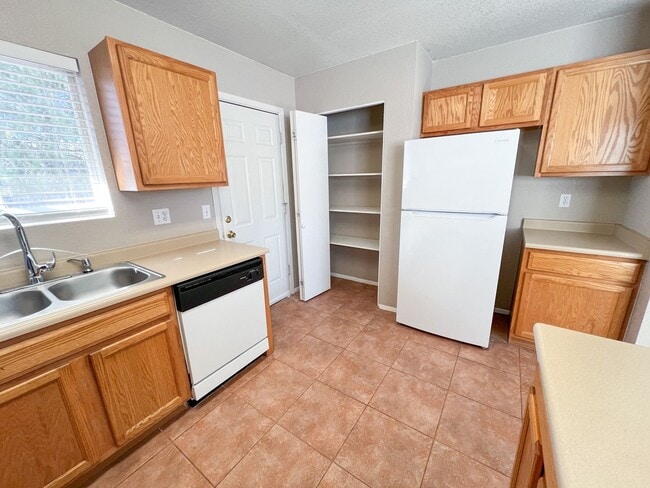 Building Photo - DUPLEX APARTMENT - RIMROCK/LAKE MONTEZUMA