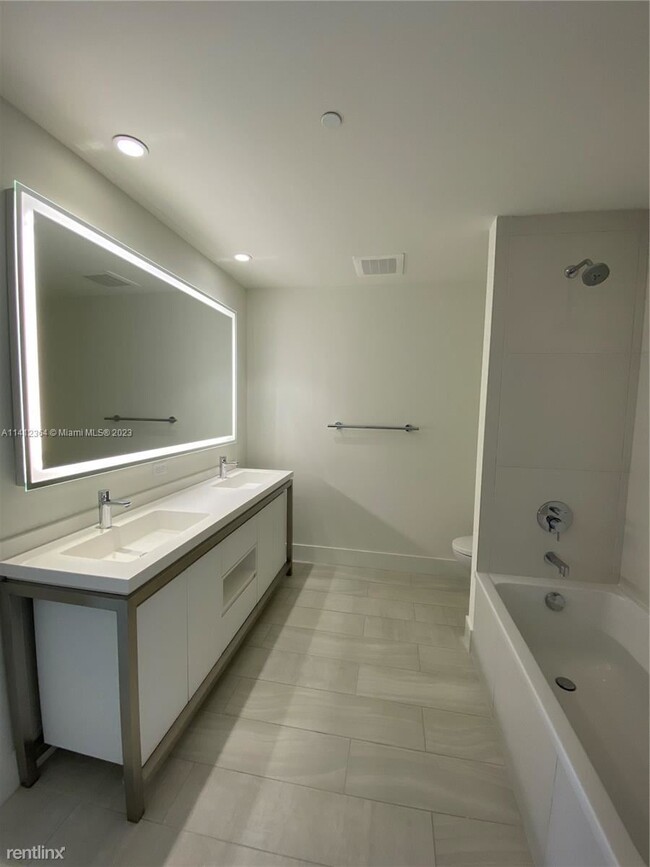 Building Photo - 2 br, 2 bath Condo - 2000 Metropica Way Ap...