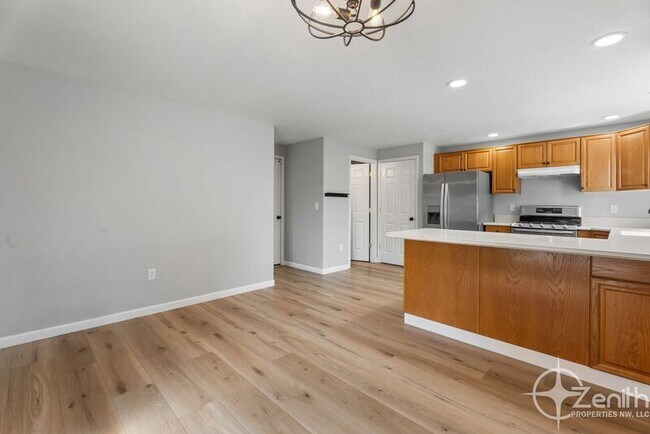 Building Photo - 8213 NE 38th Ct
