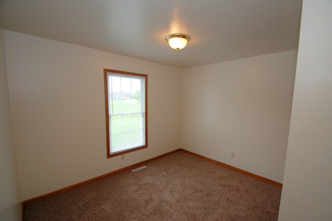 Building Photo - Nice 2-Bedroom Duplex on Tanglewood Drive in Goshen