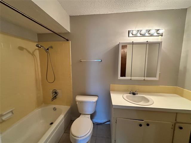 Building Photo - 407 Maple St