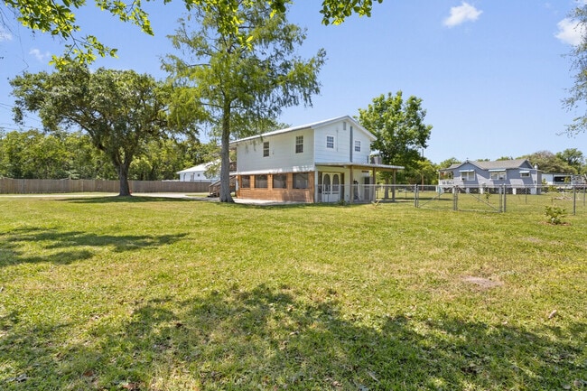 Building Photo - 312 Water St