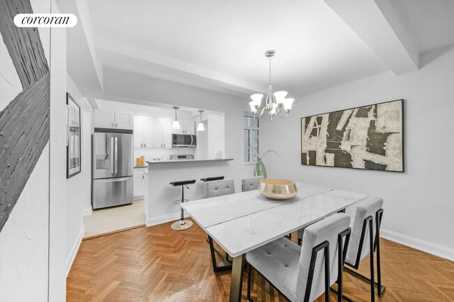 Building Photo - 44 E 67th St