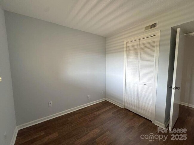 Building Photo - 3139 Heathstead Place