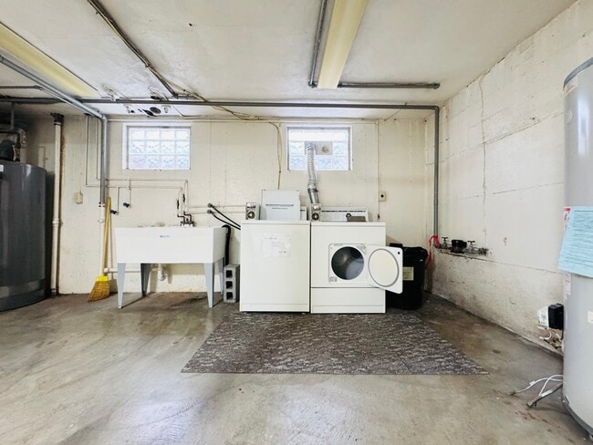 Laundry - 6101 Dryden Ave