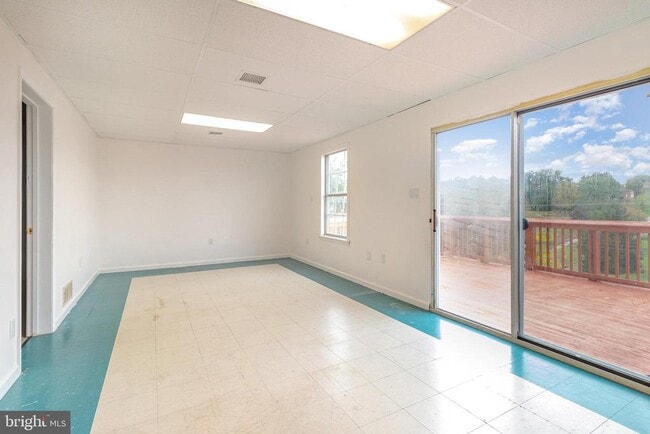 Building Photo - 6212 Spring Knoll Dr