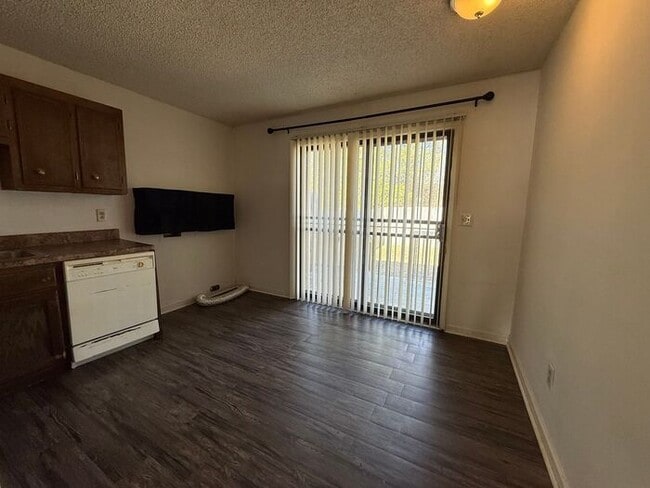 Building Photo - For Rent - Great Duplex Unit in North Nashville