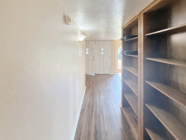 Building Photo - 7612 Nutwood Pl