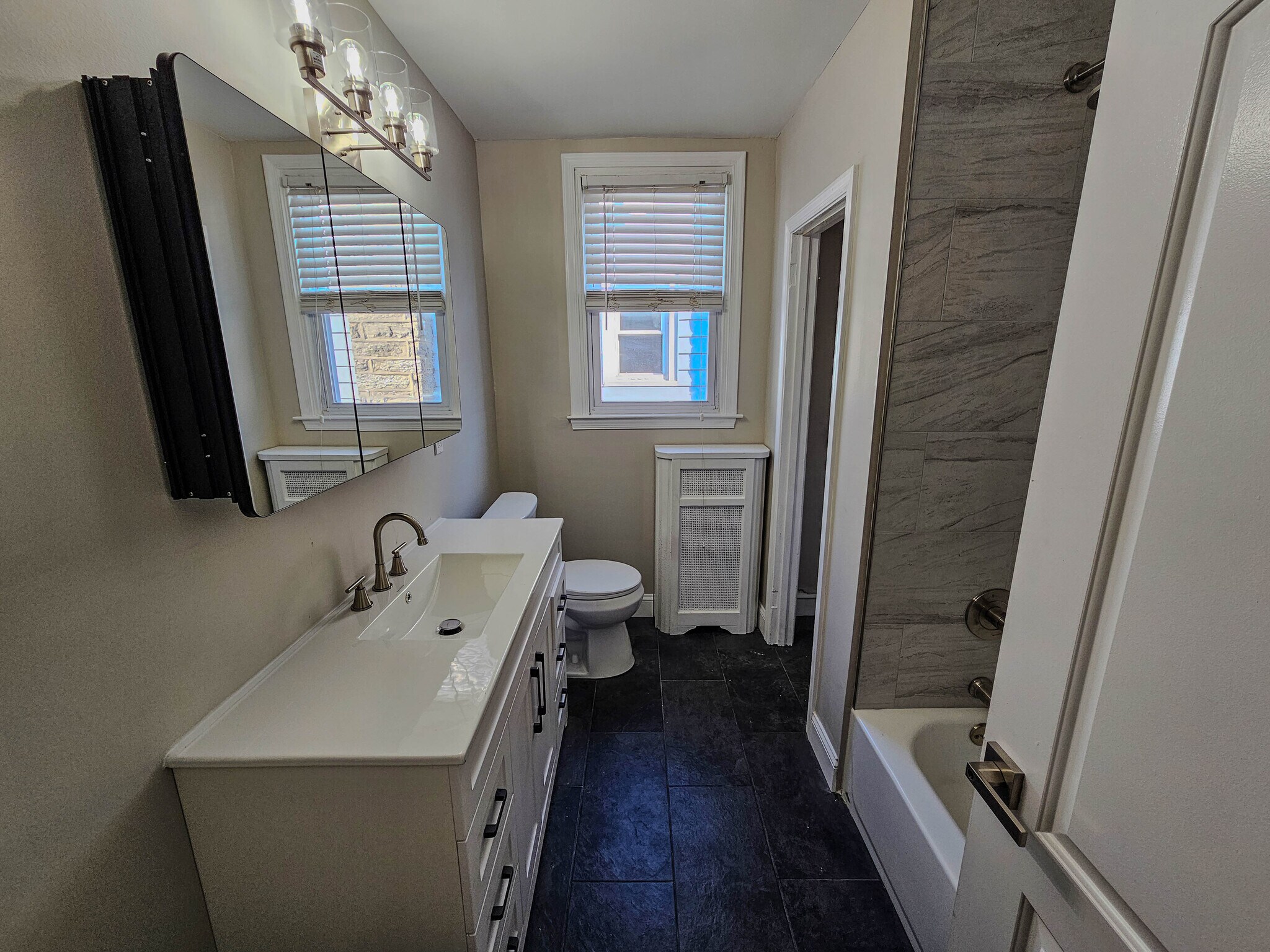 Building Photo - 740 Church Ln