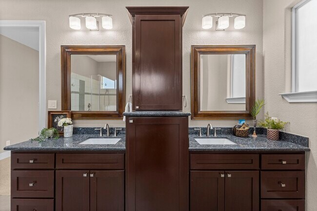 Building Photo - 127 Benjis Pl