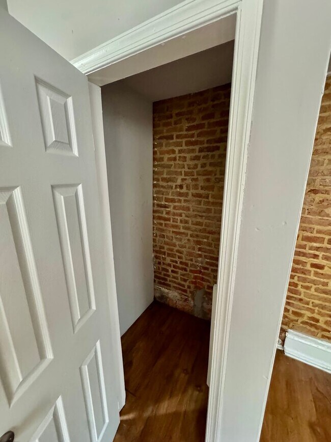 Building Photo - 6024 Catharine St