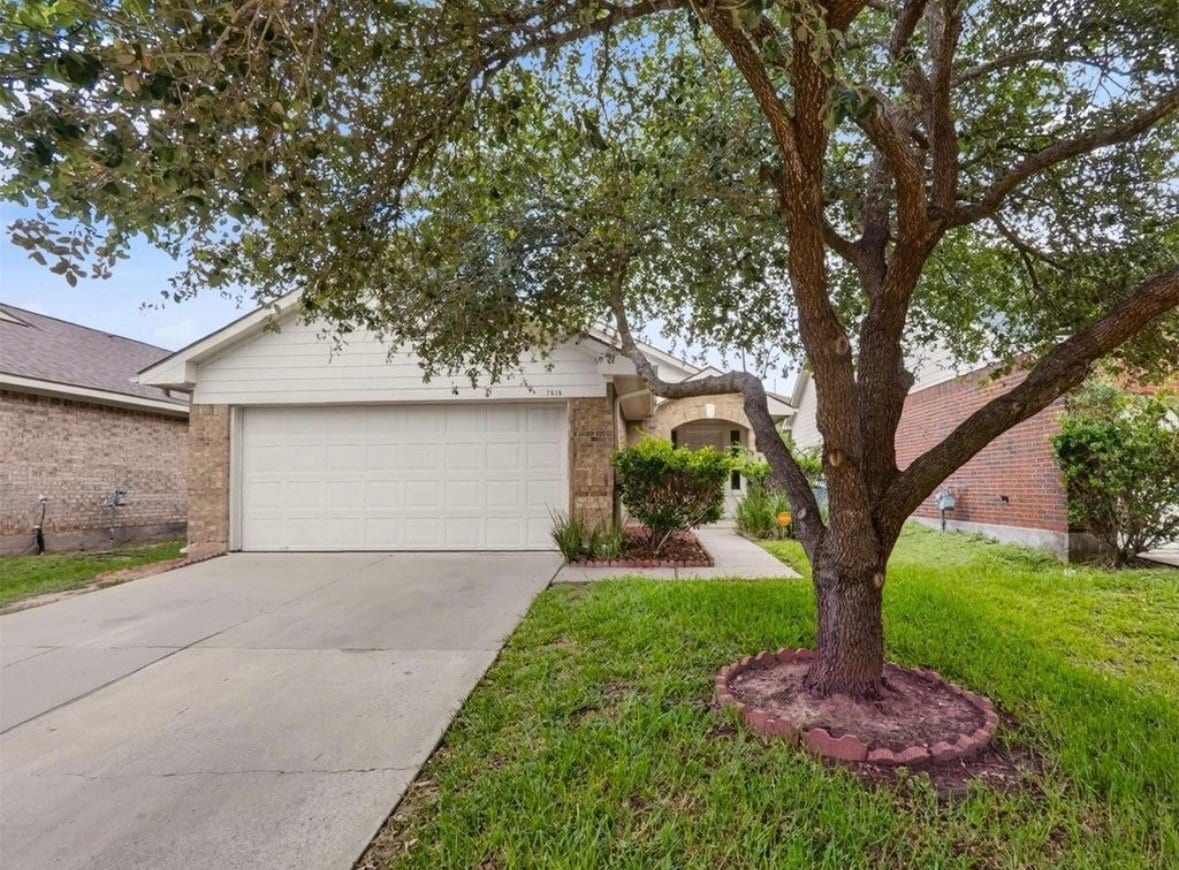 Building Photo - 7618 Legacy Pines Dr