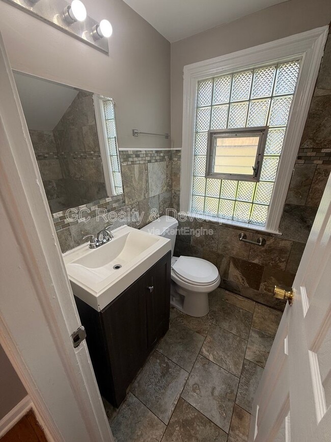 Building Photo - 9951 S Oglesby Ave