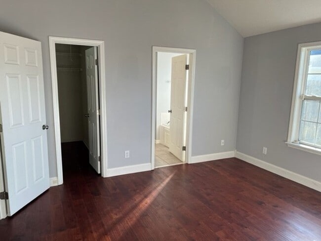 Building Photo - Cozy 3 Bed 2 Bath House! Available August ...