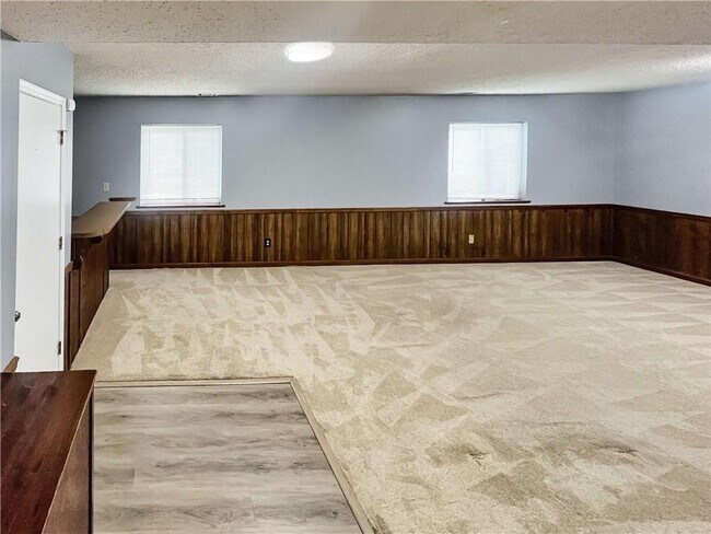 Building Photo - 2010 Shadow Bluff Ct NE