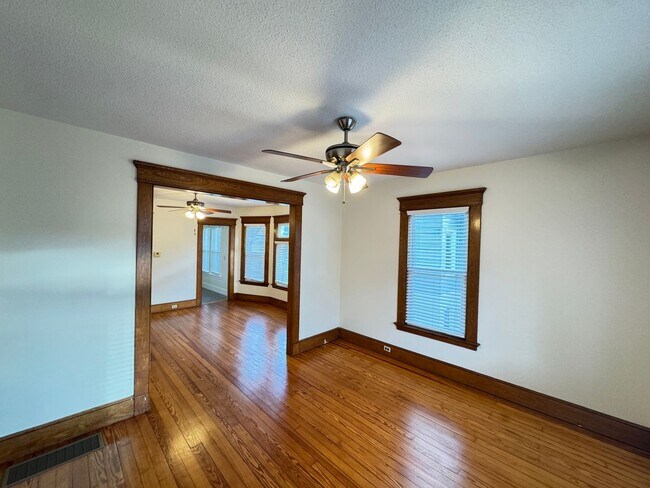 Building Photo - 629 Savin Ave