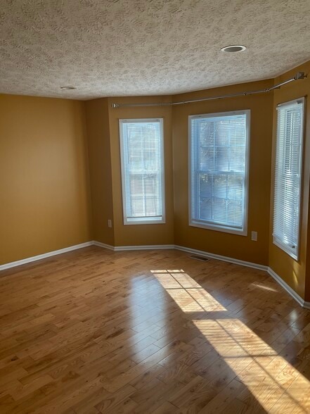 Building Photo - 114 Sutherland Dr