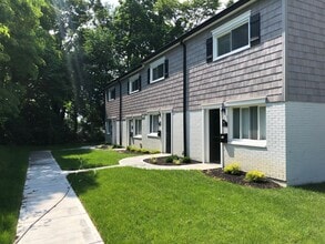 Building Photo - 2 BDRM MODERN TOWNHOME