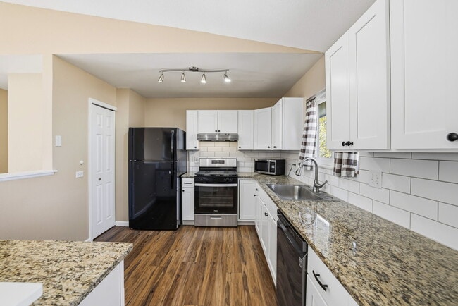 Building Photo - $400 Off Monthly | 4 Bed 2.5 Bath Home w/ Walkout Basement