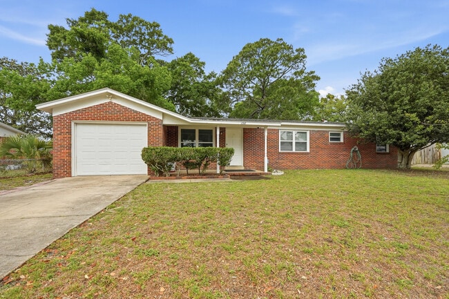 Building Photo - 358 Coral Dr SW