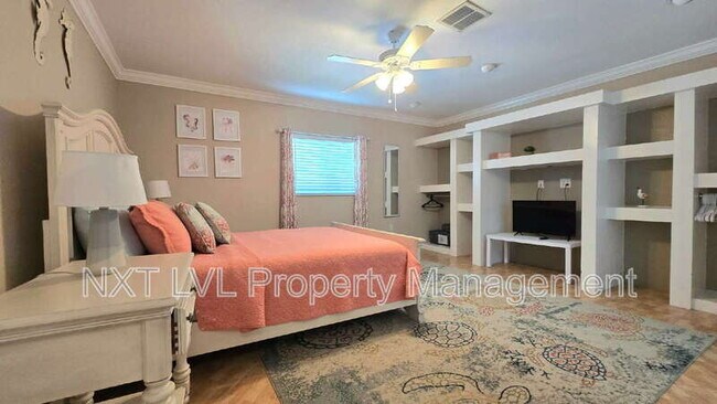 Building Photo - 4123 SW 21st Pl