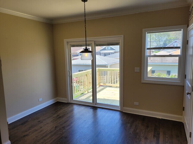 Building Photo - Beautiful Recently Renovated Contemporary ...