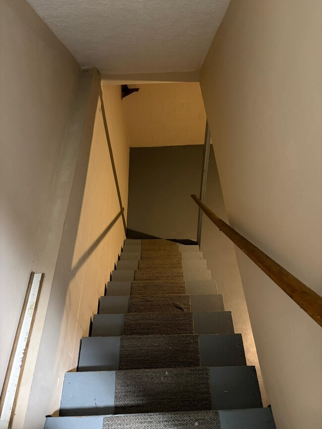 Building Photo - 310 Powell Rd