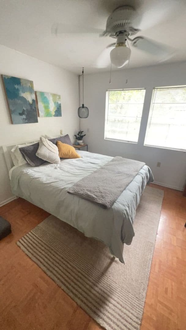 Building Photo - 1 bed Hyde Park Area home