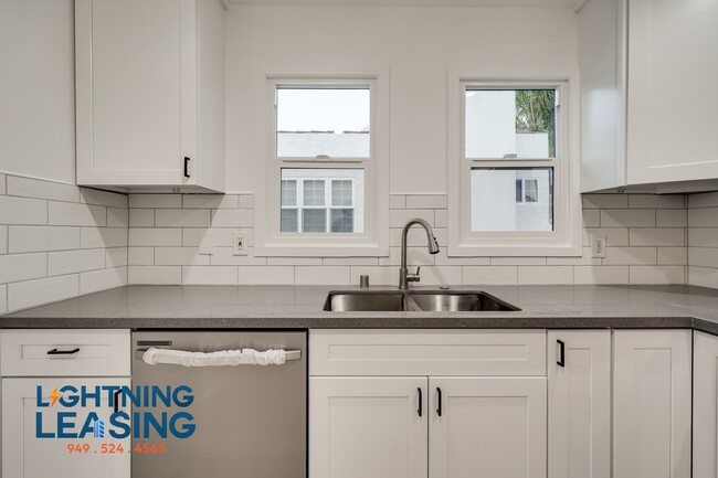 Building Photo - 1363 Hauser Blvd