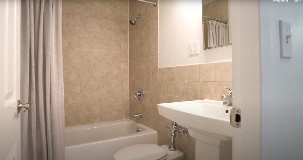 Building Photo - 104 Warren St