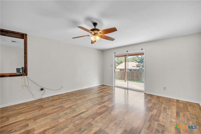 Building Photo - 613 Manning Dr
