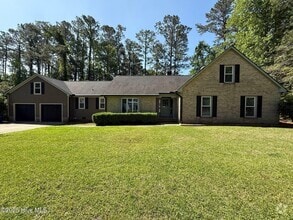 Building Photo - 1107 Greenway Dr
