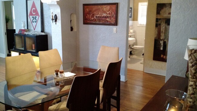 Building Photo - 840 S Knoxville Ave