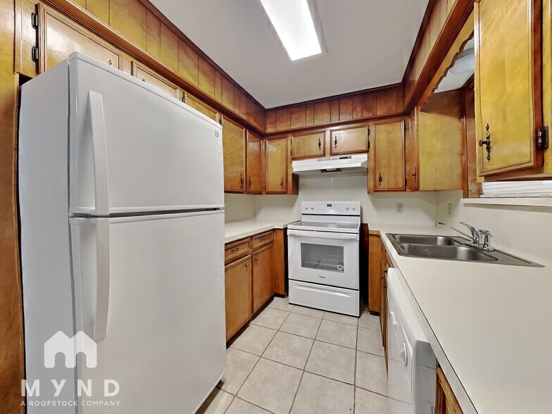 Building Photo - 1502 Maple St