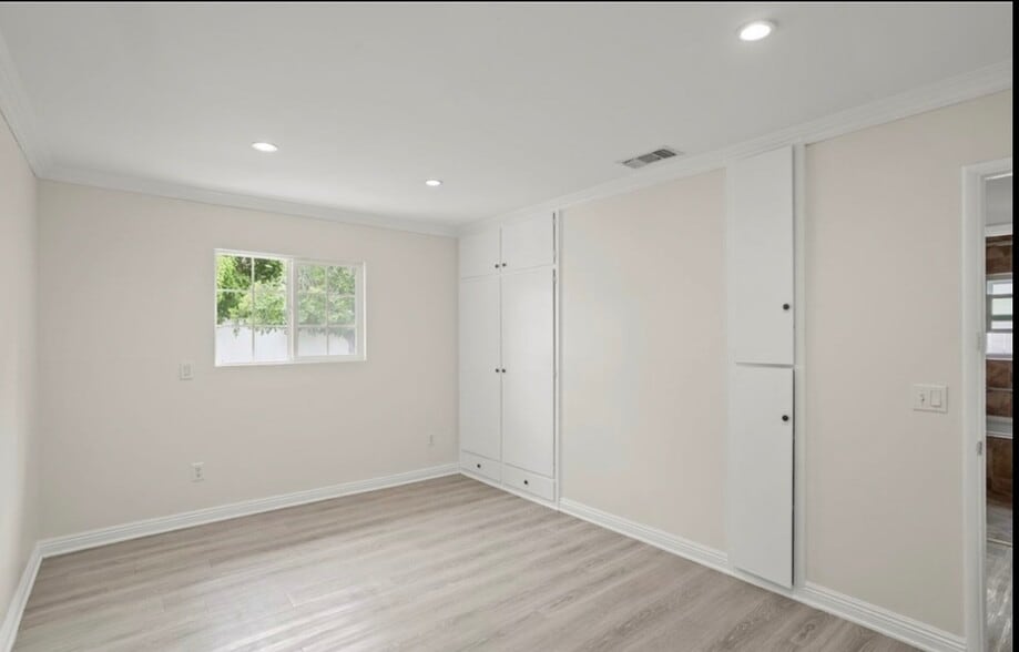 Building Photo - 204 W Linfield St