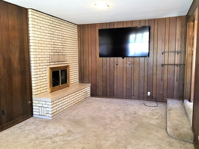 Building Photo - 2 Bed 1.5 Bath | Single Story | Nob Hill L...