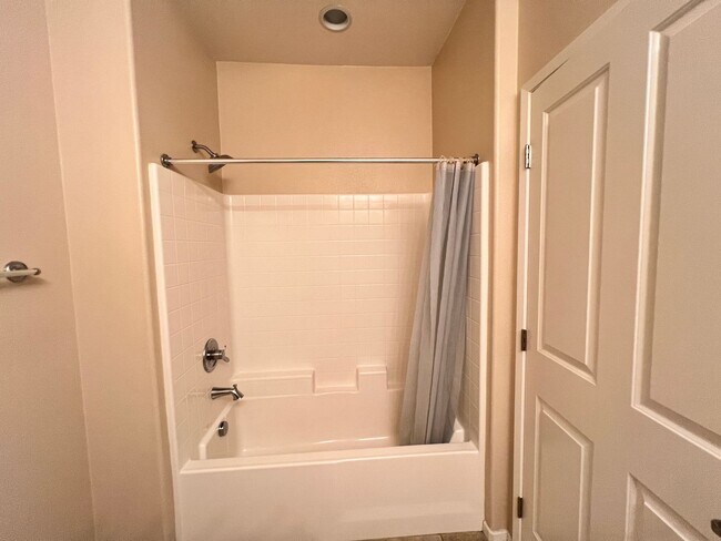 Building Photo - Sorrento Valley Second Story Corner Unit 3...