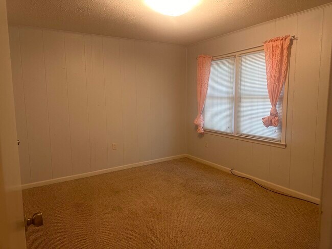 Building Photo - 4403 Lakeside Dr