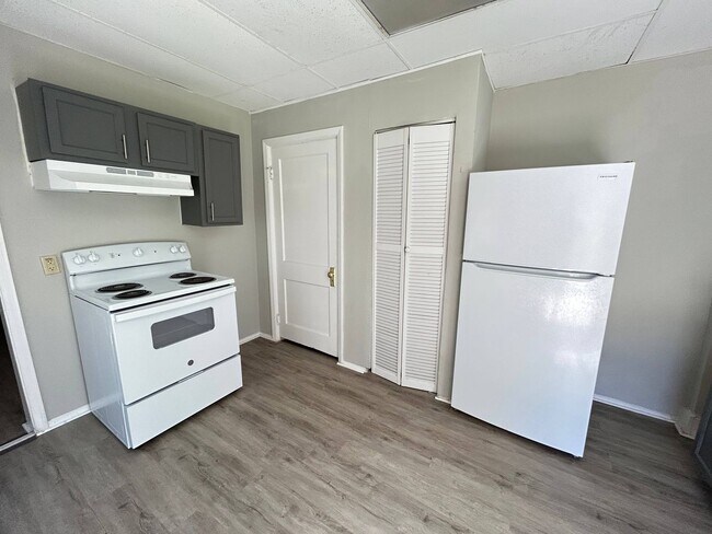 Building Photo - 2212 Calumet St