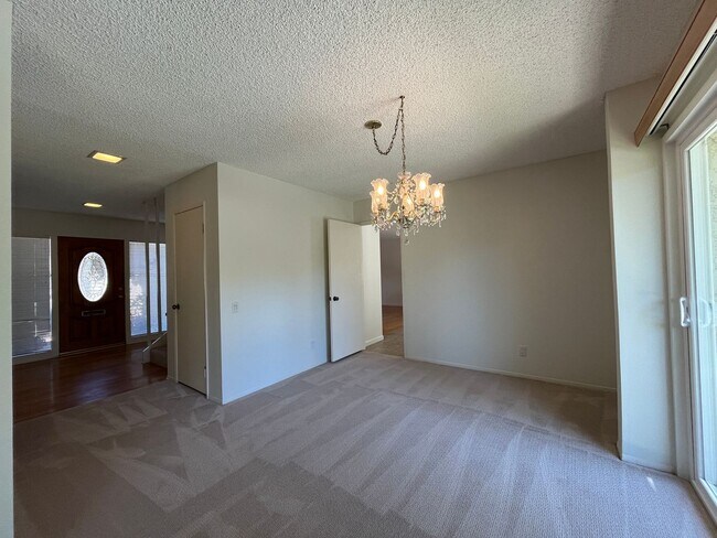 Building Photo - Westlake Village 4+2.5 w/pool, spa, green belt + lake access!