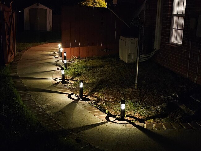 Building Photo - 104 Timberwood Ln