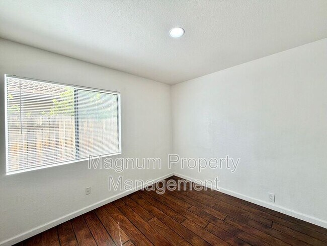 Building Photo - 25268 Shadescale Dr